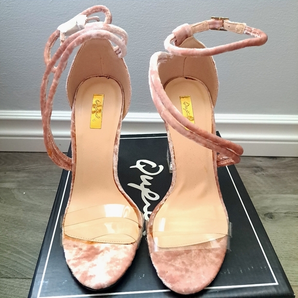 Qupid | Pink crush velvet ~ open toed chunky glitter heel with straps - Picture 3 of 11